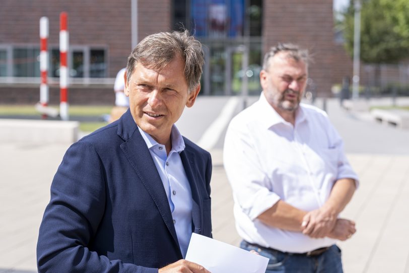 Oberbürgermeister Dr. Frank Dudda (li.) und Stadtrat Karlheinz Friedrichs.