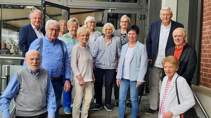 75 Jahre nach der Einschulung feierten die ehemaligen Schüler der kath. Volksschule an der Düngelstraße ihr Jubiläum.