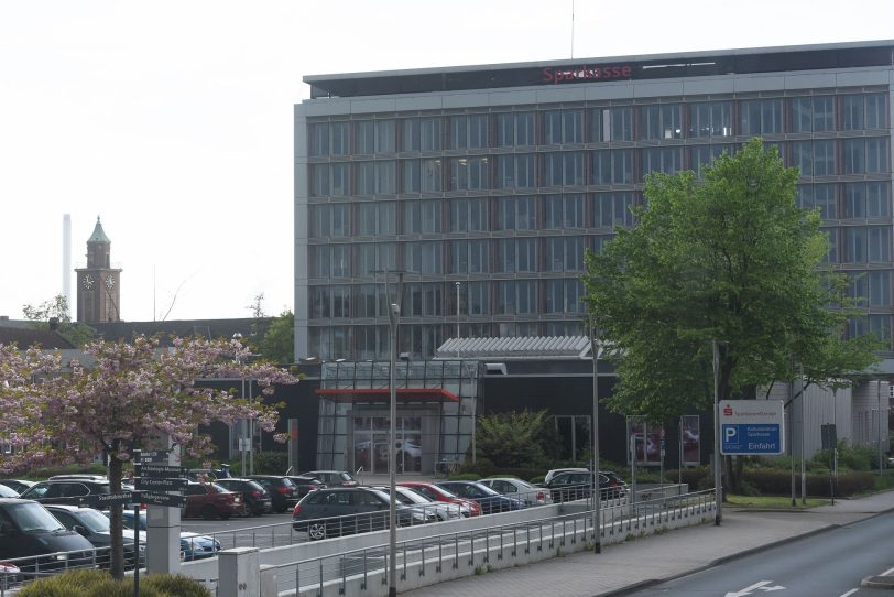 Die Sparkasse Herne, hier die Hauptstelle am Berliner Platz, stellte ihre Geschäftszahlen für das Jahr 2020 erneut virtuell vor.