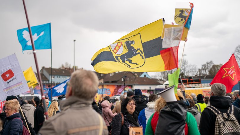 Erneute Impfgegner/Schwurbler-Demo auf dem Cranger Kirmesplatz und Demozug durch die Wanner City am Sonntag (3.4.2022).