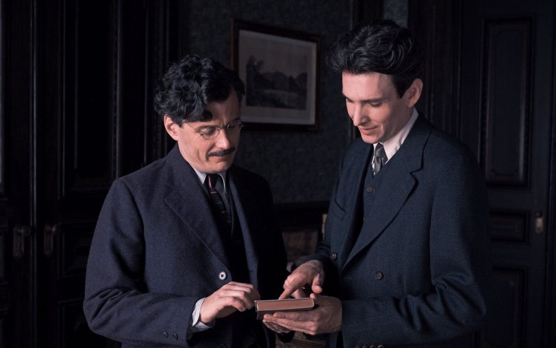 Beste Freunde: Max Brod (Manuel Rubey, li.) und Franz Kafka (Sabin Tambrea). Ersterer wird nach dem Tod Kafkas dessen Schriften herausgeben.
