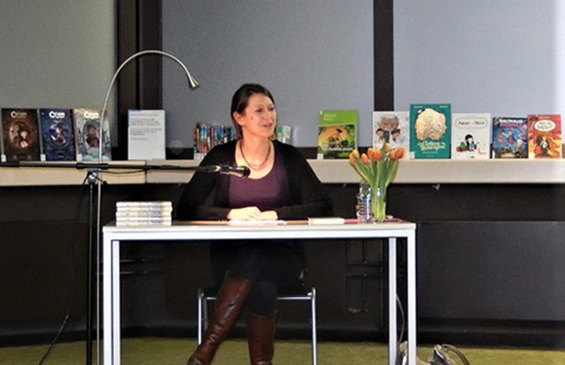 Sarah Meyer-Dietrich bei einer Lesung während der „Langen Nacht der Bibliotheken“ in Bochum.