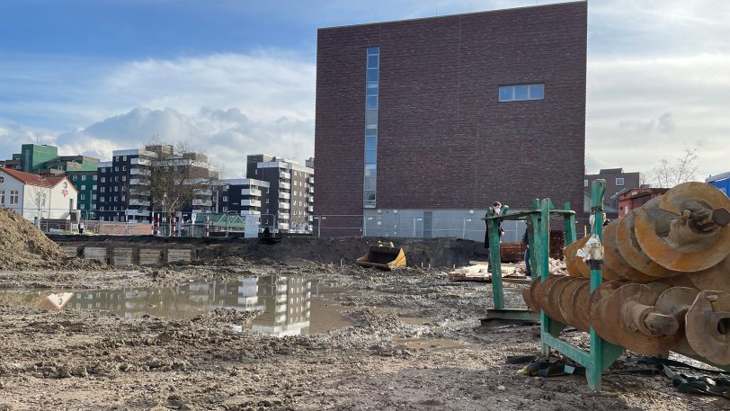 Anfang Februar 2021 überwiegen Erde, Matsch und Schlamm auf der Baustelle.