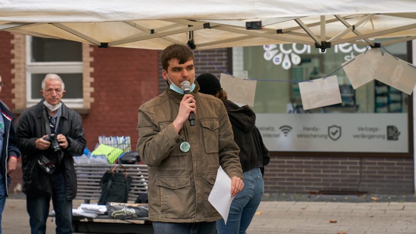 Kundgebung der Klimaaktivisten von Fridays for Future am Freitag (22.10.2021) auf der Hauptstraße vor der Christuskirche in Wanne