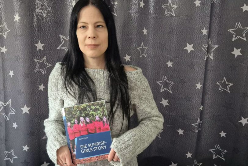 Astrid Pfister hat ein Buch geschrieben über die 'Sunny Sunshine ' Girls.