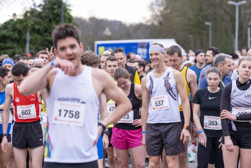 Der 43. Herner Silvesterlauf im Revierpark Gysenberg in Herne (NW), am Freitag (31.12.2021). Coronabedingt ohne Zuschauer und mit 2G.
