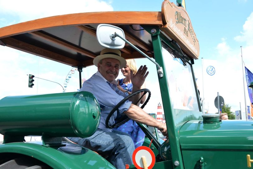 2. Oldtimer-Parade der Cranger Kirmes.