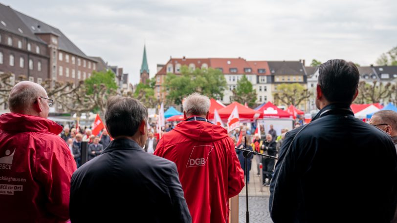 1. Mai-Kundgebung 2022 auf dem Rathausplatz.