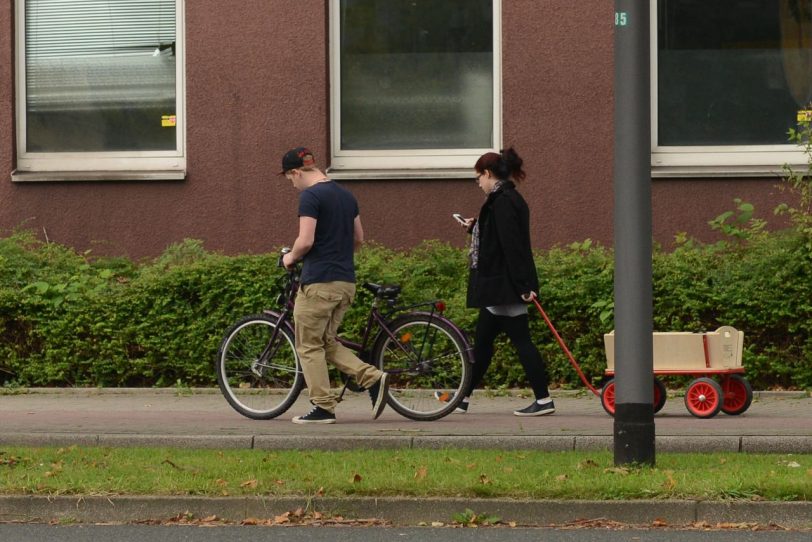 Bewohner verlassen die Sperrzone