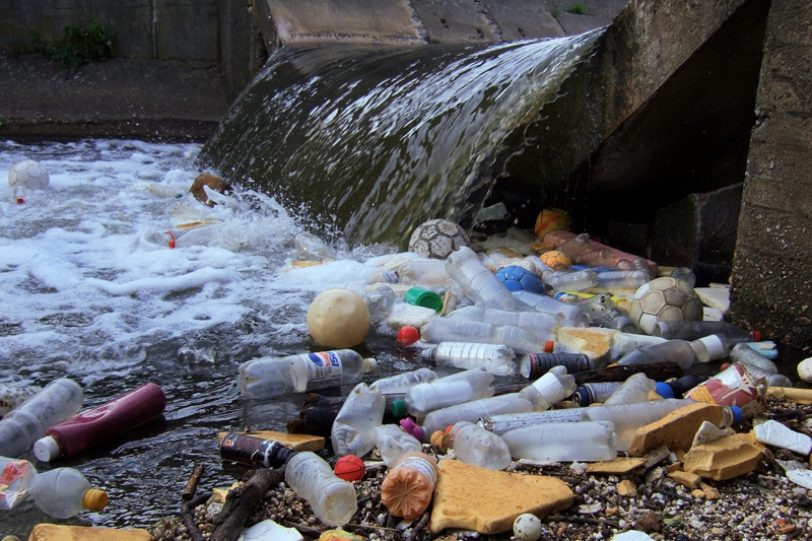 Emscher in den 1990iger Jahren – der Abwasserfluss schlechthin.