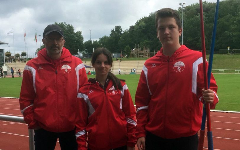 v.l. Trainer Dirk Vallböhmer, Ava Lukosch und Nicklas Droege.