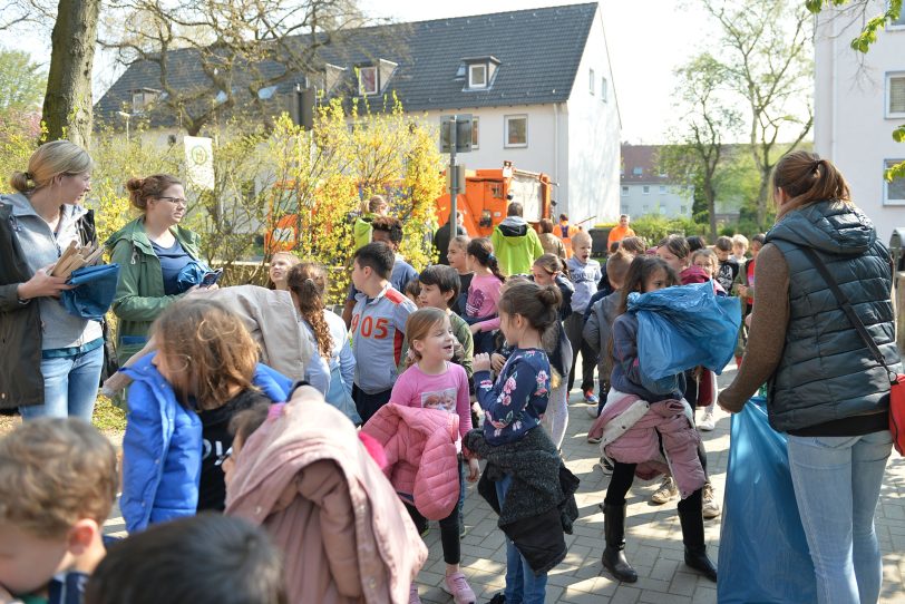 Laurentiusschüler bei der Aktion: Hau weg den Dreck! Herne packt's an. 2019