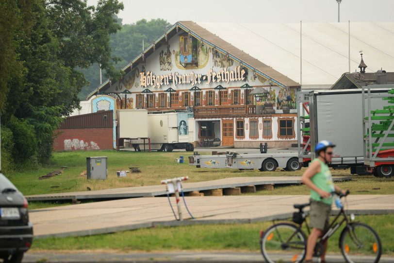 Impressionen vom Kirmes-Aufbau am 23.7.2016