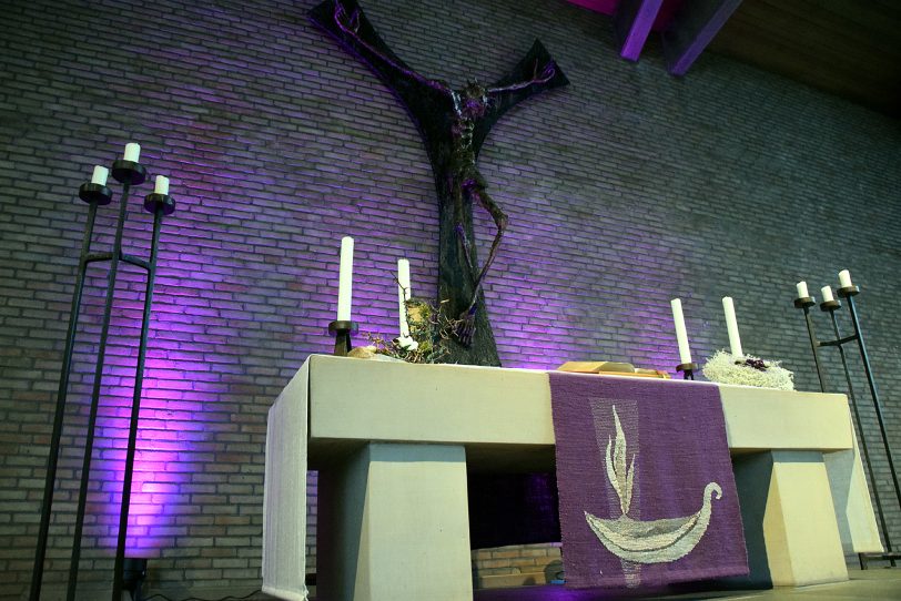 Altar zur Passionszeit in der Dreifaltigkeitskirche.