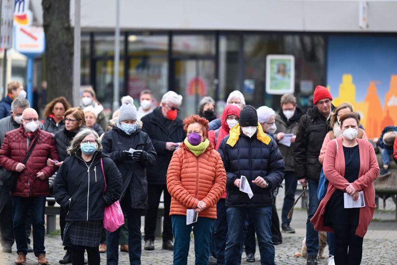 Aktion des Bündnis Herne gegen die Demo der Impfgegner.