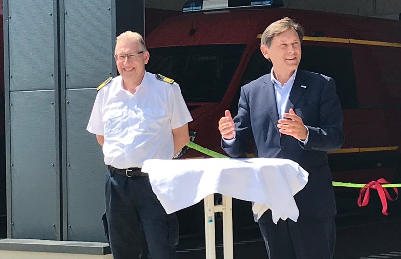 Andreas Spahlinger (li.), hier mit OB Dr. Frank Dudda, wird die Herner Feuerwehr verlassen.