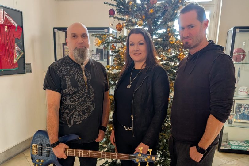 Dawn of Destiny bringen einen Weihnachtssong raus. Hier im Bild Teile der Band (v.l.) Michael Marquardt, Jeanette Scherff und Jens Faber.